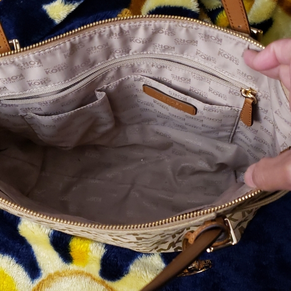 Michael kors medium tote - Picture 2 of 3